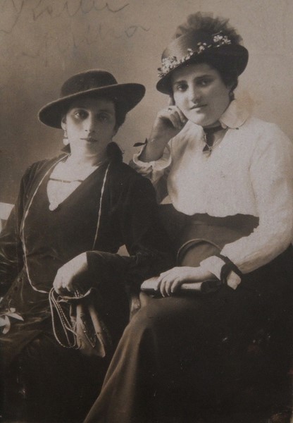 Rose Perl (left) with cousin, 1935